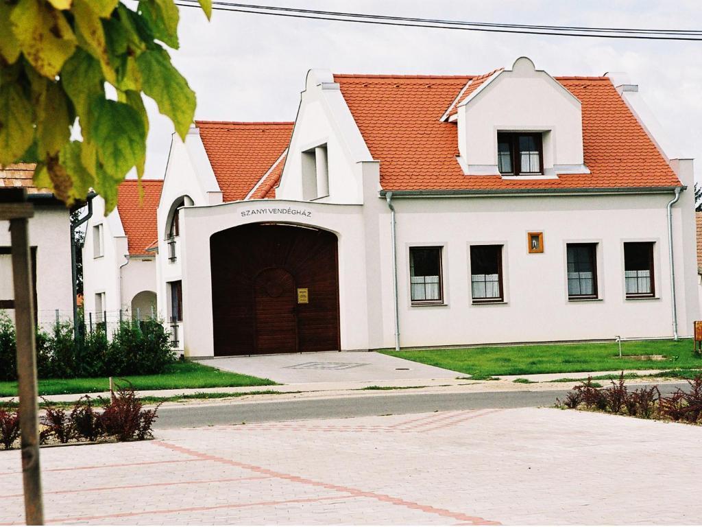 Отель Szanyi Vendeghaz Хедькё Экстерьер фото